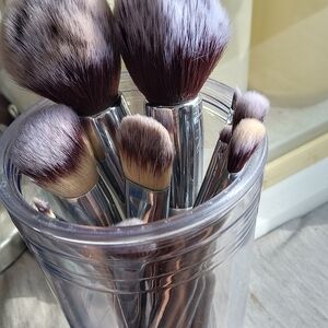 A Very Unique It Cosmetics Brush Bundle New!  14 Brushes! Will not last long ❤️